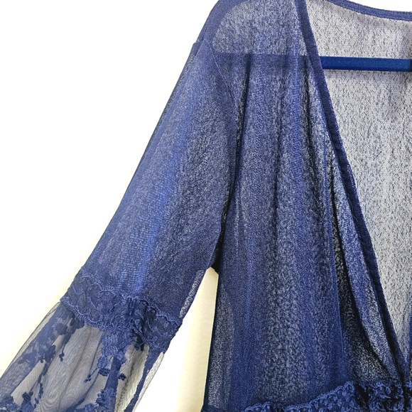 Feminine Lace Coverup Wrap, Special Event, Poolside & Resort Wear, Size Large. - Picture 6 of 11